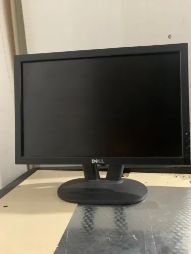Monitor DELL E1916H com Cabo de força Tripolar e Cabo VGA de 1,48cm