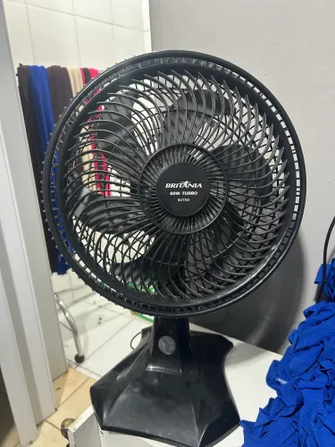 Ventilador de Mesa Britânia BVT301 3 Velocidades Preto