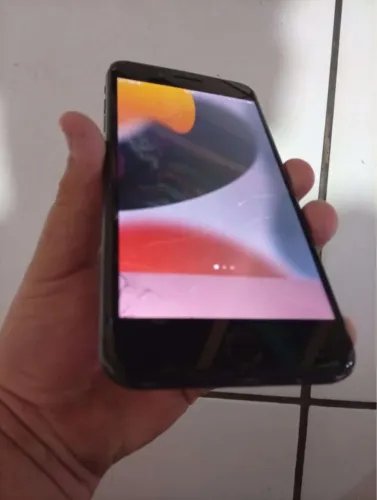 iPhone 7 Plus único defeito é a tela mas pega normal 