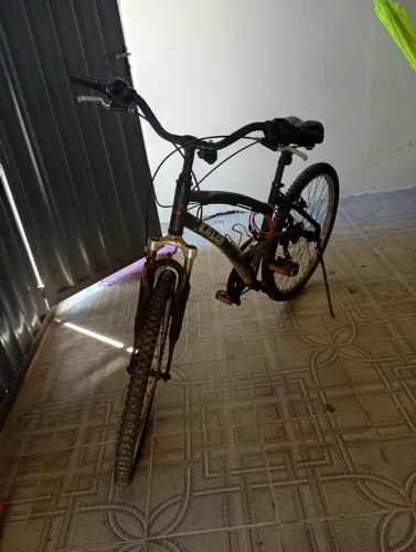 Bicicleta Caloi Preta com 7 Marchas - Funcionando Perfeitamente