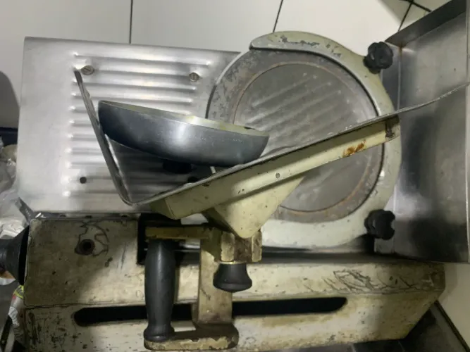 Máquina de cortar frios