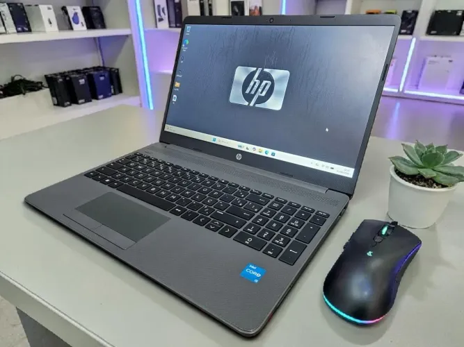 Notebook hp i3 13th gen 8gb  nvme 256gb tela 15.6 teclado numerico zero 