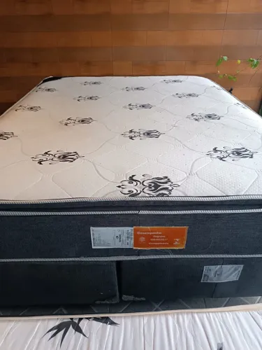 Cama box queen Eurosono com colchão