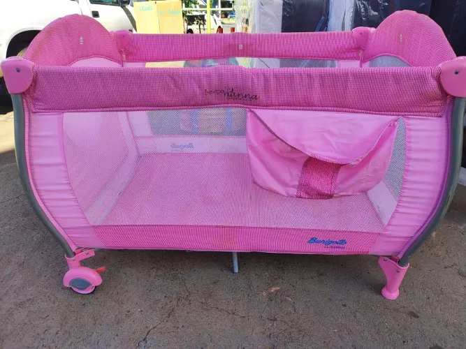 Chiqueirinho berço Rosa dobrável bem conservado 399,00 A vista 