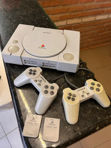 PS1 FAT SCPH 5501 - 2 CONTROLES 2 MEMORY CARDS