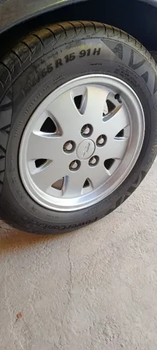 Roda opala 92 , com pneus excelentes , roda sem detalhe 