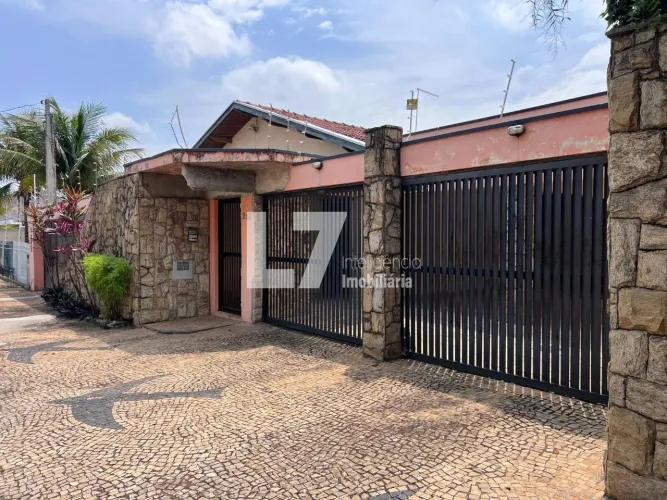Casa comercial para locação no Jardim Eulina em Campinas com amplo terreno e piscina