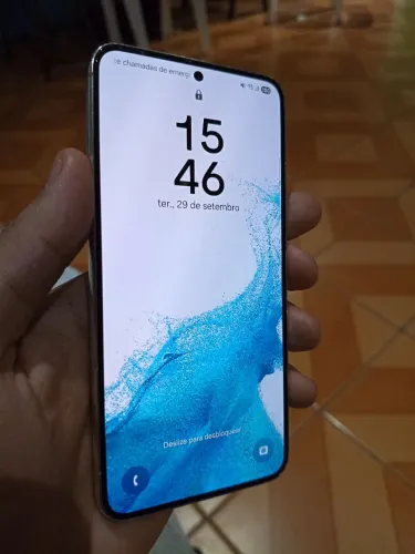 Celular S22, 128GB, Memória Ram 8GB. Pouca marca de uso.