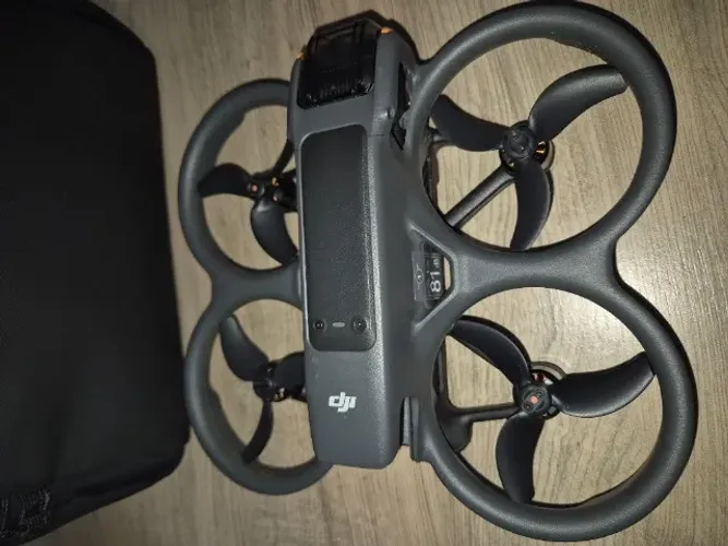 Drone DJI Avata 2 Fly More Combo 3 Baterias + RC Motion 3 - Seminovo, menos de 10h