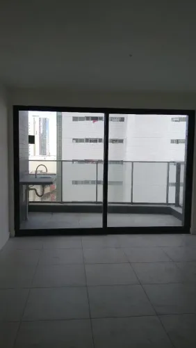 Porta para varanda de vidro completa