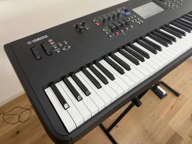 Yamaha Modx 8 Plus v.2 c/ Pack de timbres Bag bolsa som Fantástico
