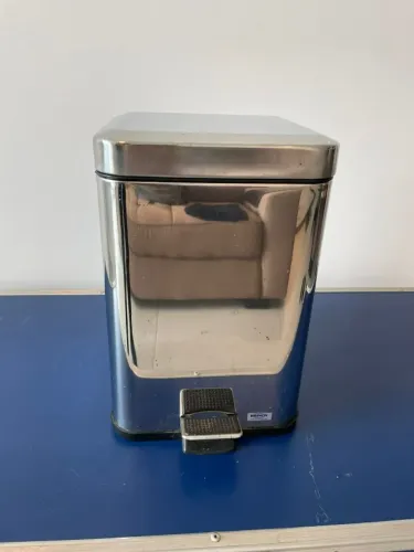 Lixeira Quadrada com Pedal e Balde Removível Brinox da Linha Frame