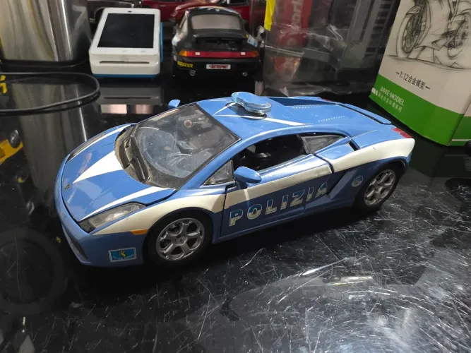 Miniatura 1:24 Lamborghini Burago polícia muito rara