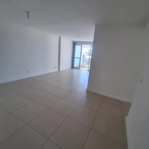 Vendo apartamento de frente na praia de Cavaleiros em Macaé RJ