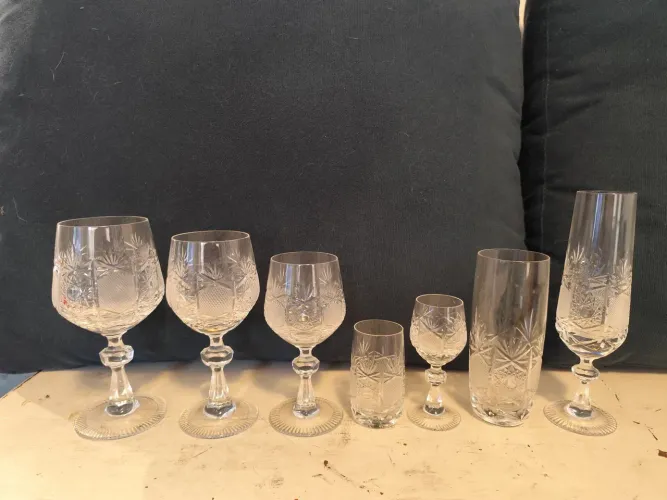 Taças e copos de cristal lapidado (lote 75 peças)