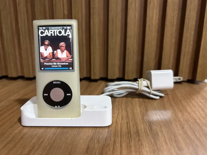 Apple iPod Nano de 4ª geração 4Gb + Base + Carregador