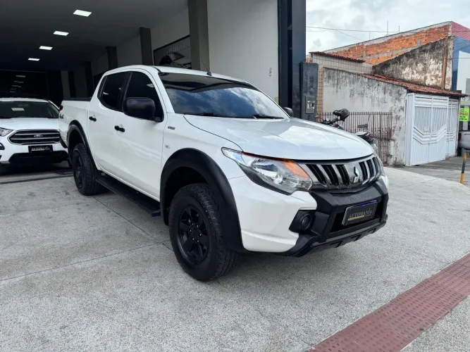 Mitsubishi L200 Tri. Outdo. GLS 2.4 CD 4X4 Die. AUT 2022