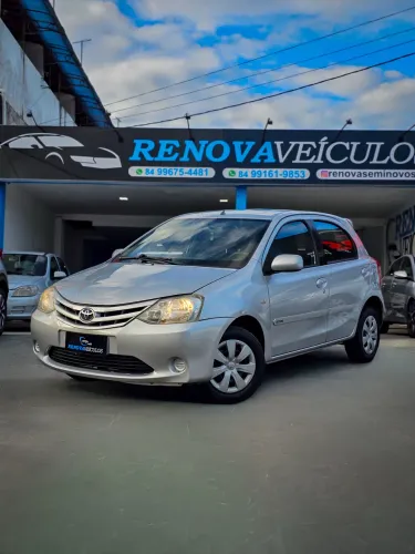 Toyota Etios XS 1.3 Flex 16V 5P Mec. 2013