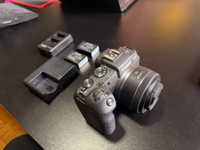 Canon EOS RP Full Frame + Lente RF 50mm f/1.8 STM + 2 Baterias