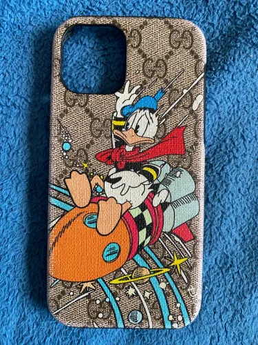 Capa celular iPhone 13