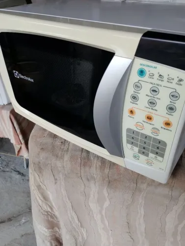 Microondas Eletrolux mef28 127v em otimo estado funcionando tudo ok