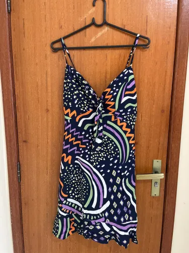 Vestido estampado curto