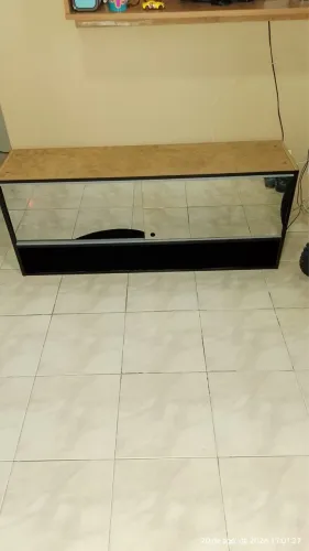 Armário com pequena avaria