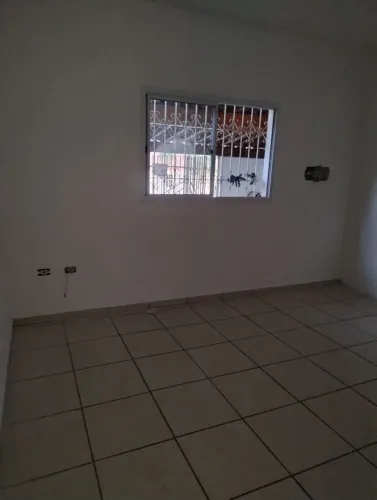 Vende se uma casa no Santa Júlia