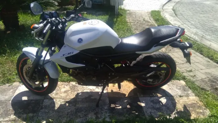 YAMAHA XJ6 N 2012
