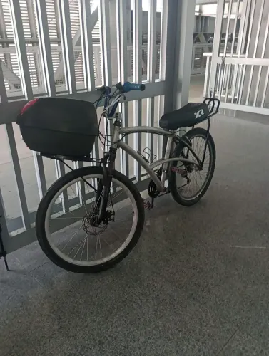 Bicicleta Caloi 100 com banco e baú