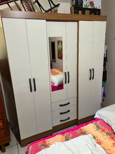 Guarda roupa 6 portas