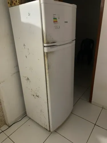 Geladeira com defeito