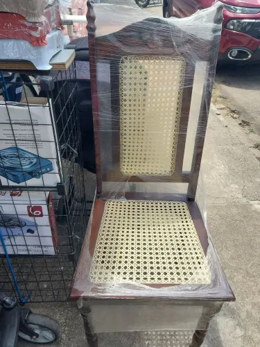 CADEIRAS DE MADEIRAS TODAS EM PEFEITO ESTADO COMBAS PALMINHAS NOVAAAA