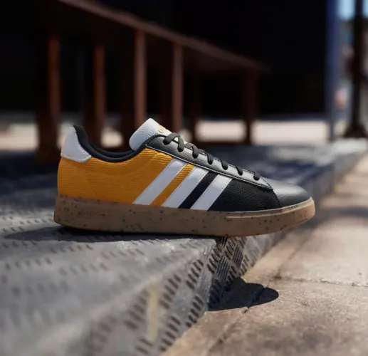 Tênis Adidas Court tamanho 42