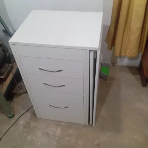 Mesa e cadeira para computador