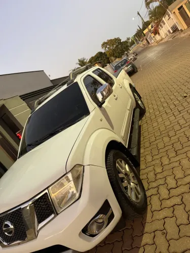 Nissan Frontier SL CD 4X4 2.5tb Diesel AUT 2014