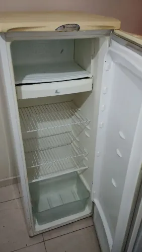 Geladeira pequena entrego 