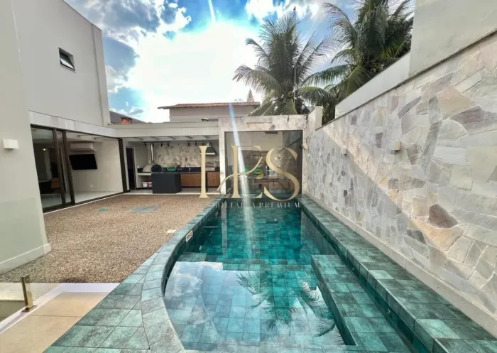 Luxuosa Casa com 4 Suítes em Mata da Praia - Vitória ES