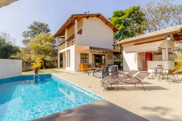 Sítio no Bairro Luiz Carlos Guararema | 4 suítes, piscina, jacuzzi e área de lazer