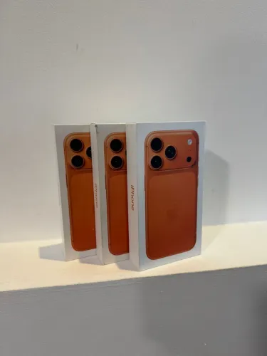 iPhone 17 Pro Max 256 gigabytes, na cor laranja, exclusividade. Oferta de São João