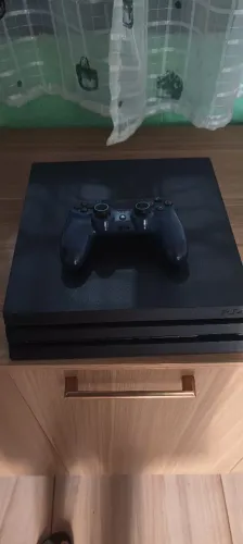 PS4 Pro desbloqueado 1TB - Modelo CUH-7212B Acompanha 1 Controles