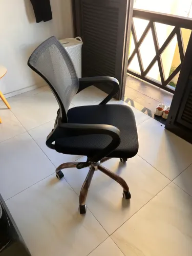 CADEIRA DE ESCRITÓRIO/ESTUDO EM BOM ESTADO 