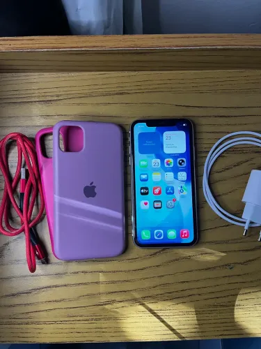 iPhone 11 64GB c/ Carregador e Película