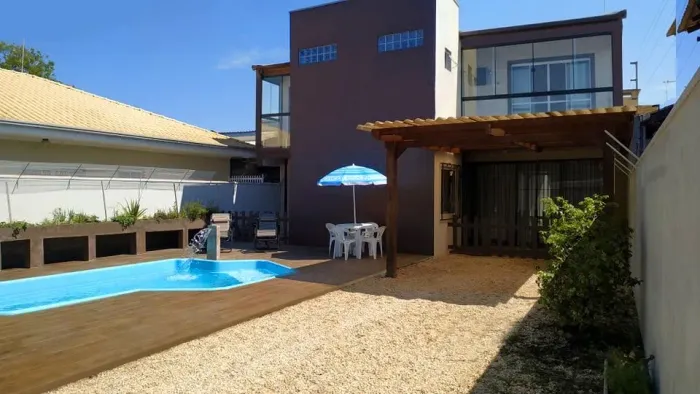 Oportunidade Imperdível! Imóvel com Sobrado e Casa com Piscina a venda a 500m da praia