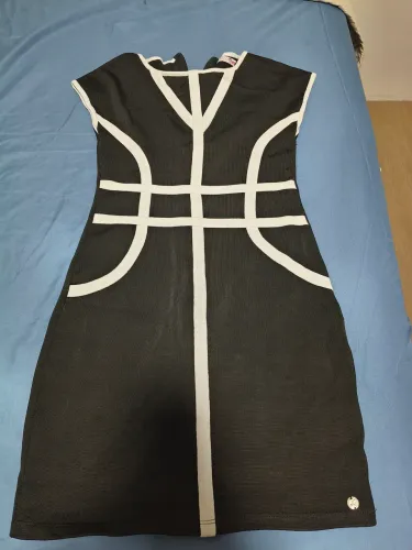 Vestido social preto com detalhe branco M