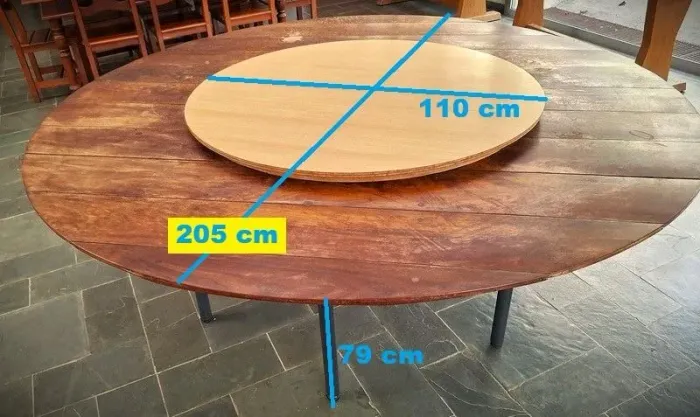 Vendo mesa redonda com prato giratório, feita de madeira NOBRE IPÊ