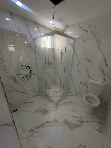 Alugo casa rua limites realengo 2200,00