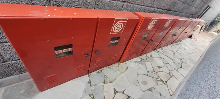 Armário Metálico para Mangueira de Incêndio - Usado em Bom Estado