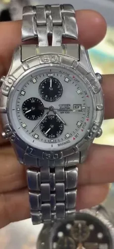 Relógio Citizen Eco-drive branco gelo