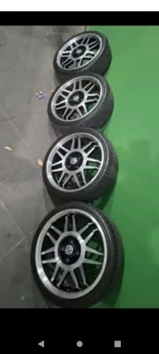 Rodas Snowflakes 17 x6 com pneus novos